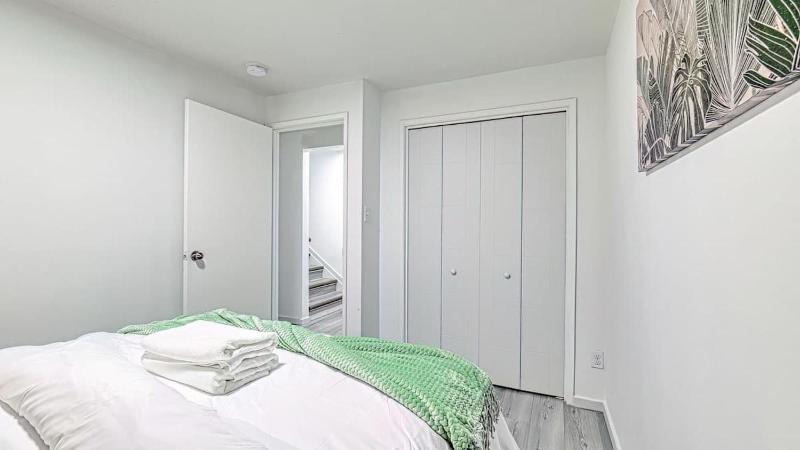 Cozy 2BR Suite Near Zoo & downtown Walk to C-Train - image 10