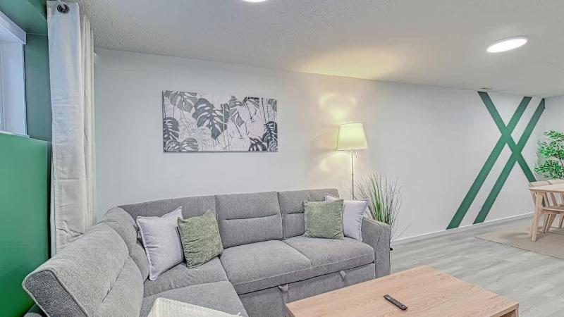 Cozy 2BR Suite Near Zoo & downtown Walk to C-Train - image 9