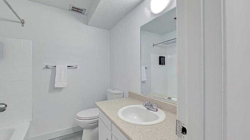 Cozy 2BR Suite Near Zoo & downtown Walk to C-Train - image 13