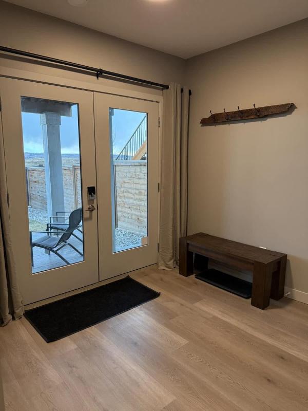 Luxurious and Cozy 1 Bedroom Basement Suite Patio - image 11