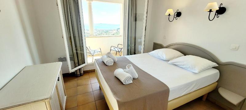 Rare pearl with pool and beautiful sea view - image 4