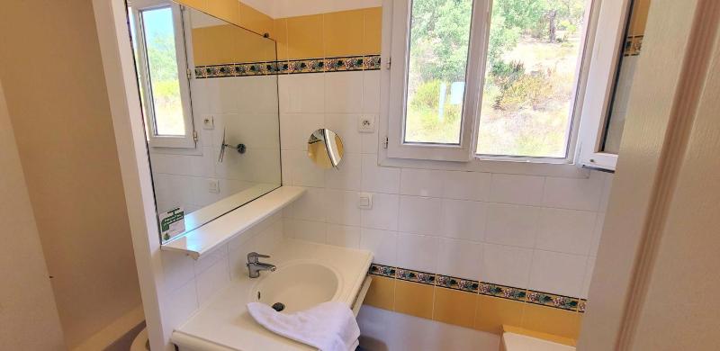 Rare pearl with pool and beautiful sea view - image 15