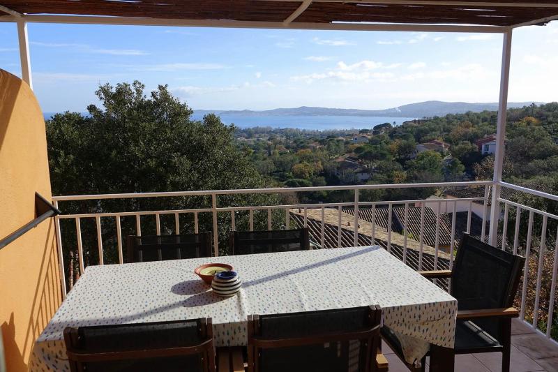 Rare pearl with pool and beautiful sea view - image 3