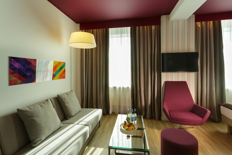 Family Room image 4