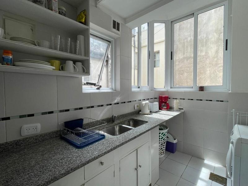 Comfortable and bright apartment near Cabildo with balcony - image 4