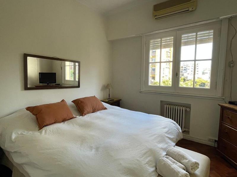 Comfortable and bright apartment near Cabildo with balcony - image 11