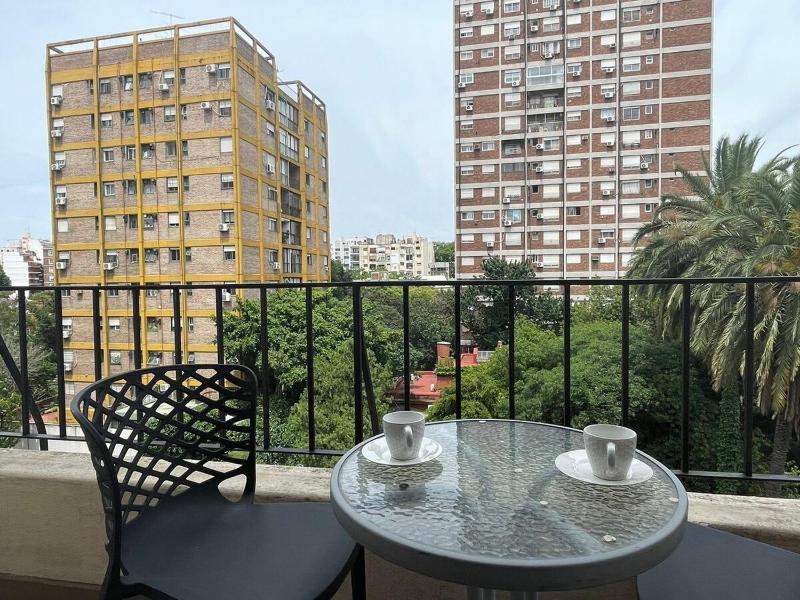 Comfortable and bright apartment near Cabildo with balcony - image 5