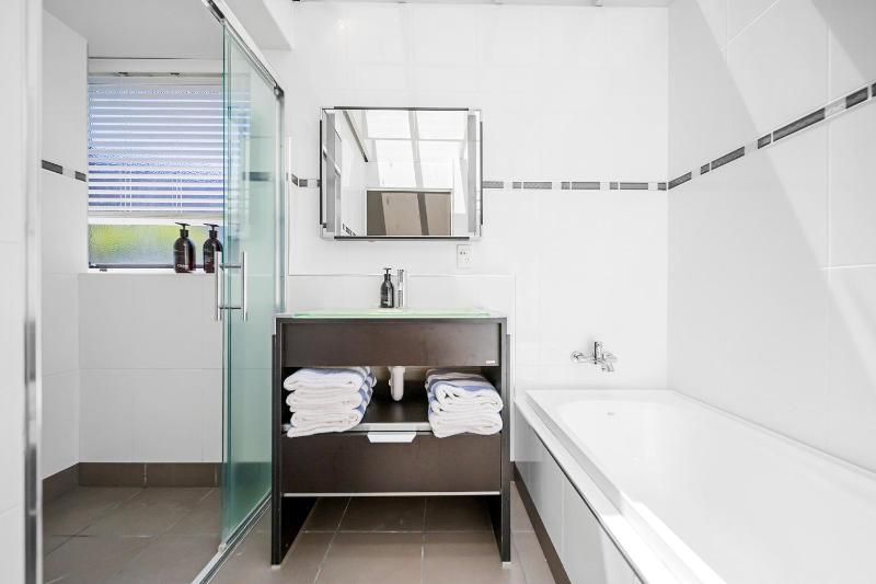Gather Taupo - Lakefront House - Spa Pool - image 25