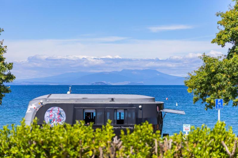 Gather Taupo - Lakefront House - Spa Pool - image 26