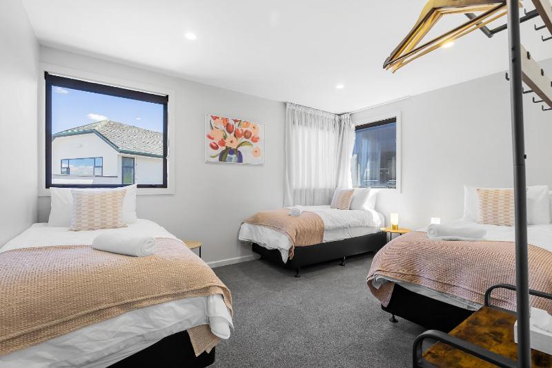 Gather Taupo - Lakefront House - Spa Pool - image 16