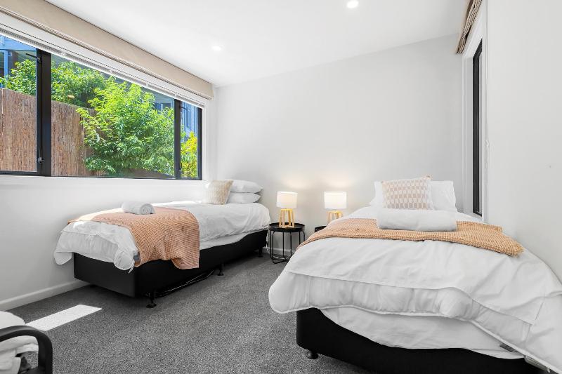 Gather Taupo - Lakefront House - Spa Pool - image 20