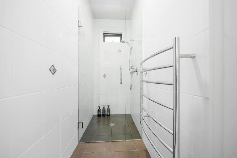 Gather Taupo - Lakefront House - Spa Pool - image 8