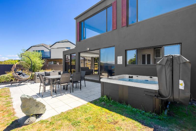 Gather Taupo - Lakefront House - Spa Pool - image 24