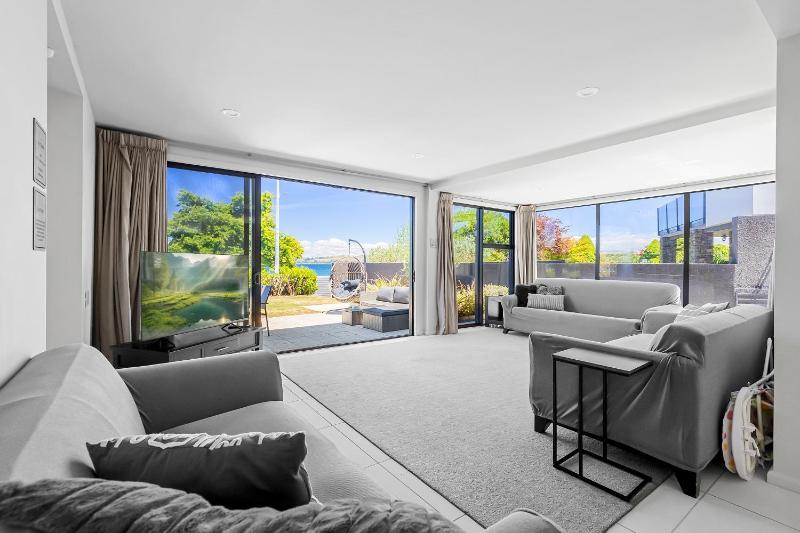 Gather Taupo - Lakefront House - Spa Pool - image 22