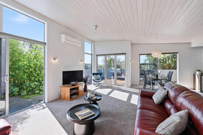 Kowhai Views - Stylish & Modern in Great Location - image 22