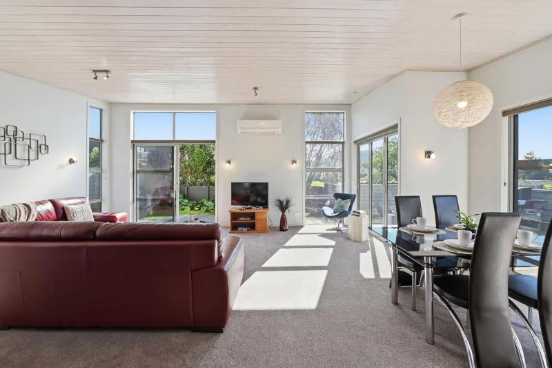 Kowhai Views - Stylish & Modern in Great Location - image 36