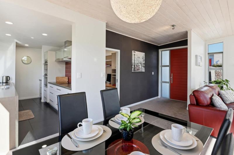 Kowhai Views - Stylish & Modern in Great Location - image 10
