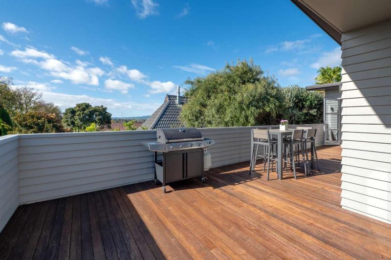 Kowhai Views - Stylish & Modern in Great Location - image 28
