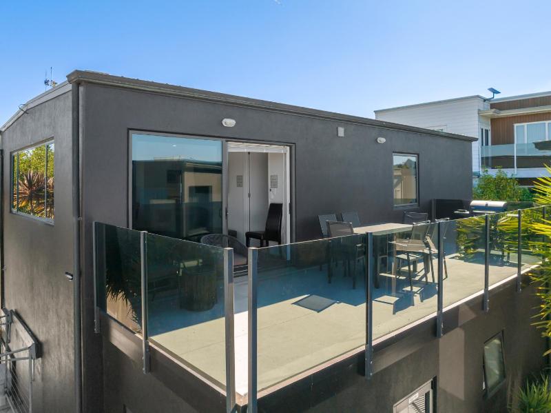 Gather Taupo - Lakeview - Spa Pool - image 4