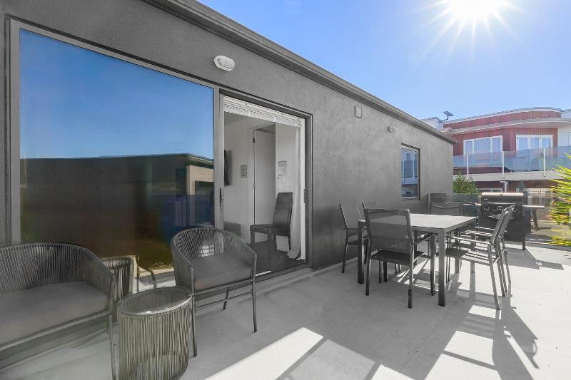 Gather Taupo - Lakeview - Spa Pool - image 30