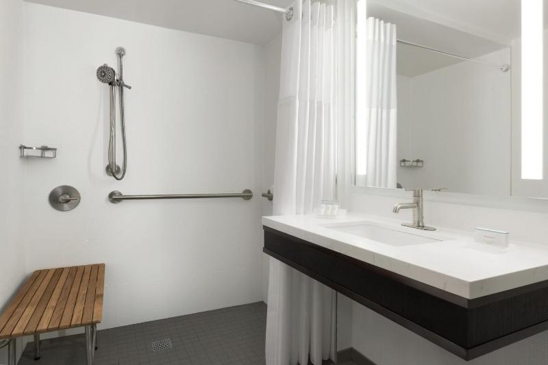 Hilton Garden Inn Wash DC Downtown - image 10