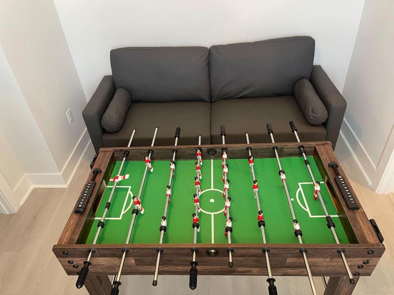 Modern Downtown Townhouse Sleep 8 Games Garage - image 26