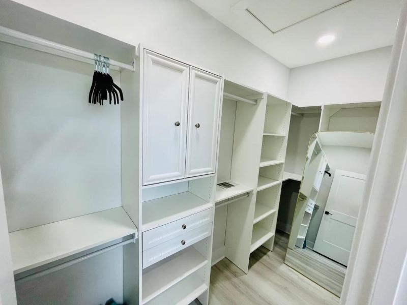 Modern Downtown Townhouse Sleep 8 Games Garage - image 10