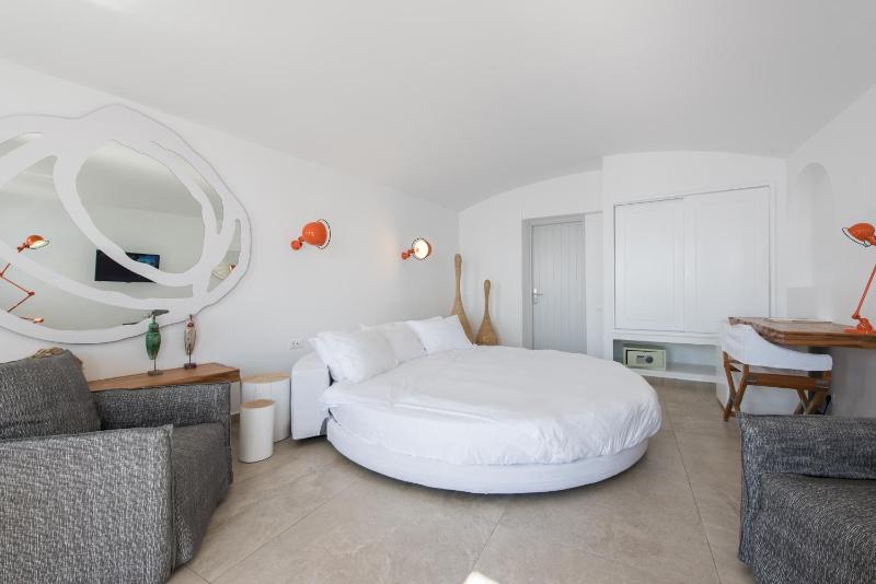 Premium Suite with Private Hot Tub & Caldera View image 1