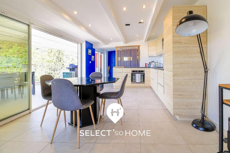SELECT'soHOME - Duplex à 2 pas du village de Bormes-les-mimosas vue mer terrasse XXL pour 6 personnes ! - LUMA - image 6