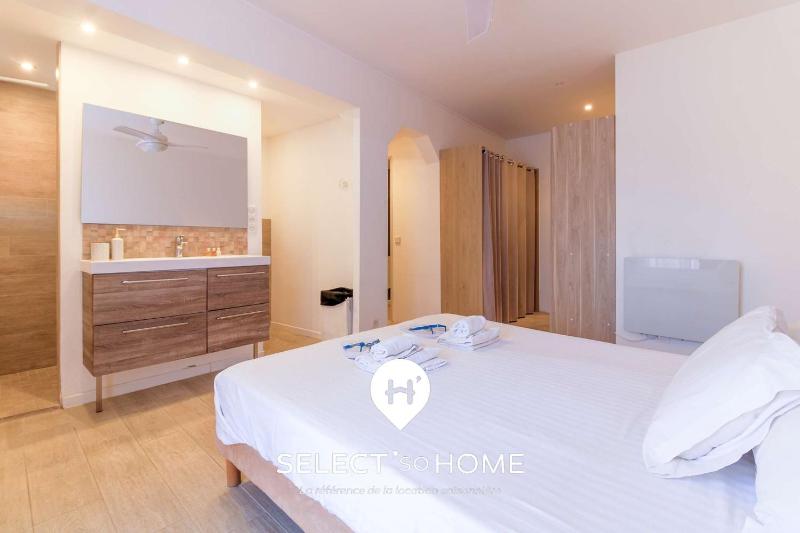 SELECT'soHOME - Duplex à 2 pas du village de Bormes-les-mimosas vue mer terrasse XXL pour 6 personnes ! - LUMA - image 9
