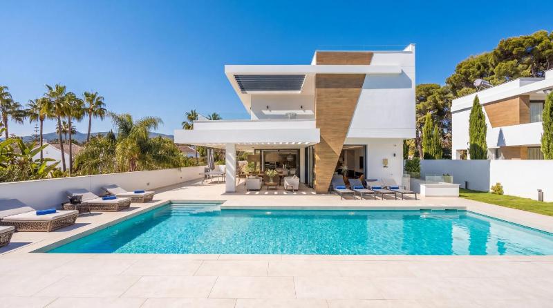 VACATION MARBELLA I Villa La Plage Luxury Villa Private Heated Pool Rooftop Hot Tub Entertainment Room Walking Distance to the Finest Beaches - image 1