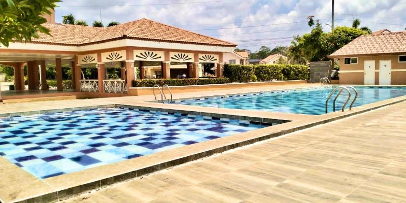 Quiet Townhouse | Super Fast Wifi -10 mins airport - image 17