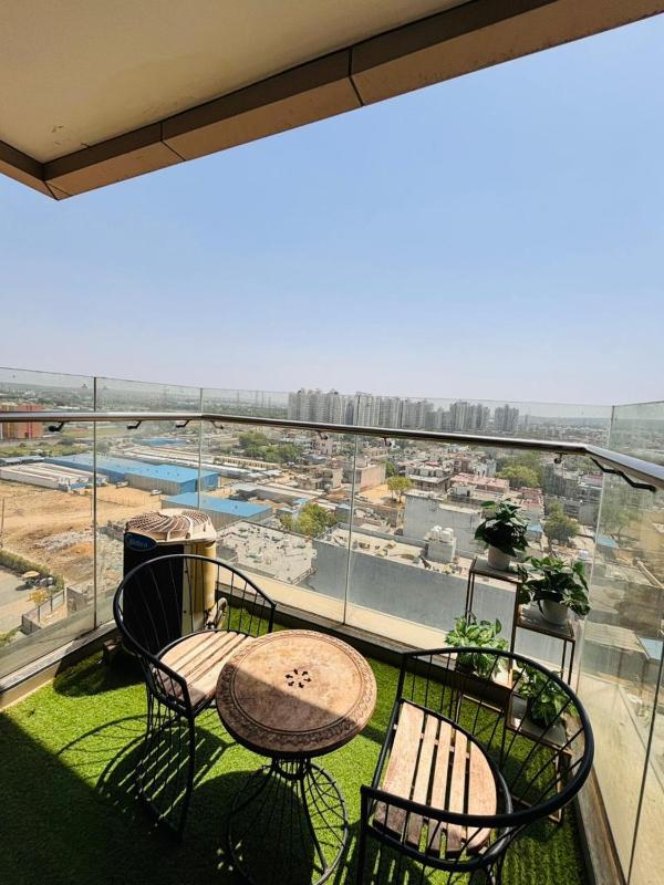 Couple Friendly High Rise With Rooftop Pool - image 28