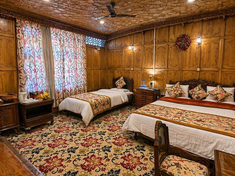 The Heritage Group of Houseboats - image 13