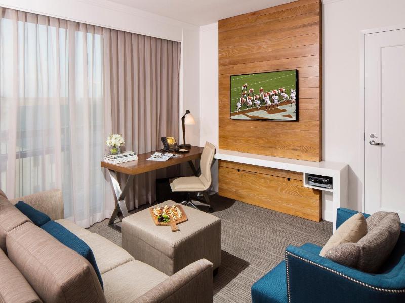 Executive King Room image 2