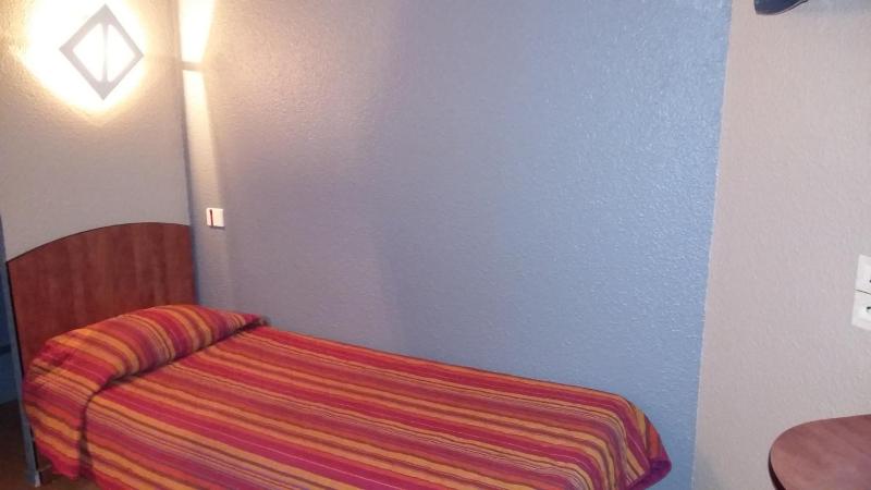 Twin Room image 3