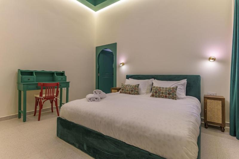SÀWĀ Dahlia 1BR Forest Green Apt in Mar Mikhael - image 13