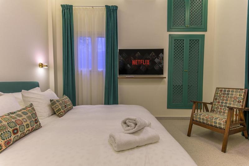 SÀWĀ Dahlia 1BR Forest Green Apt in Mar Mikhael - image 8
