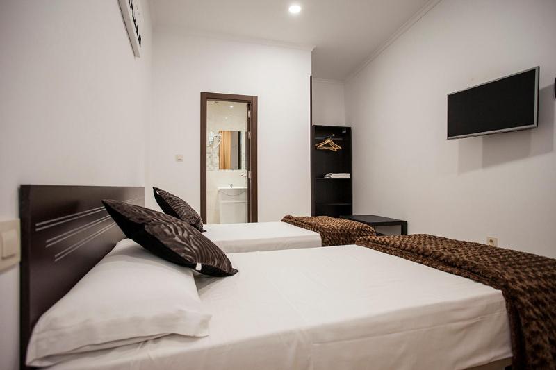 Interior Double Room - 2 beds image 2