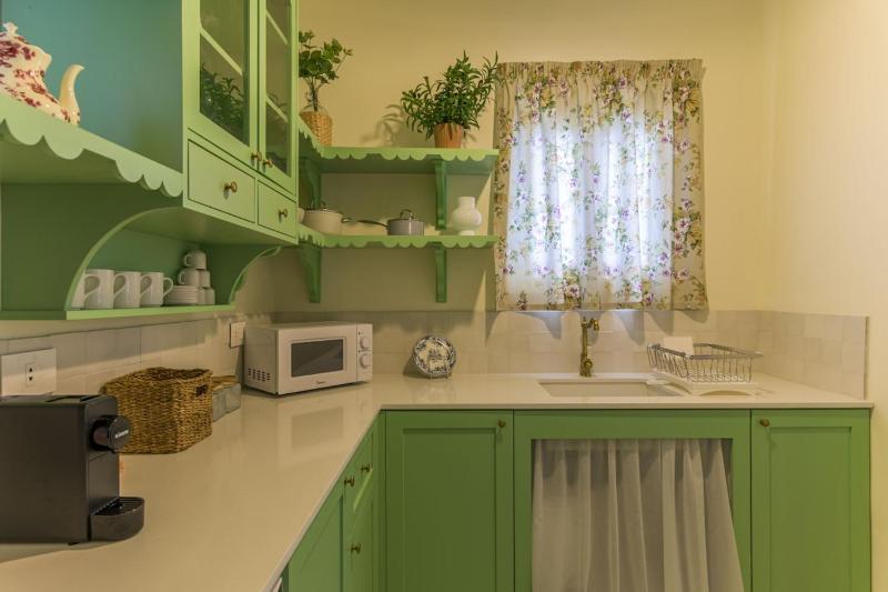SÀWĀ Joury 1BR Rosy Apt with Bathtub in Mar Mikhael - image 13