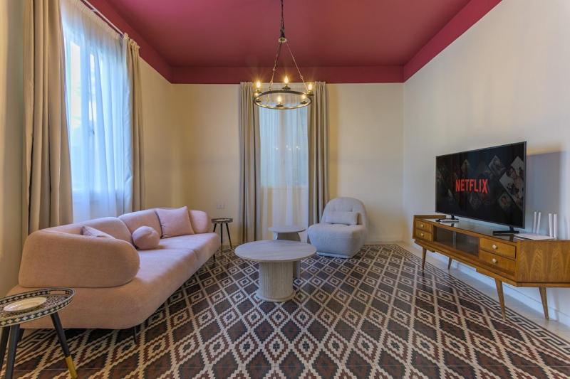 SÀWĀ Joury 1BR Rosy Apt with Bathtub in Mar Mikhael - image 5