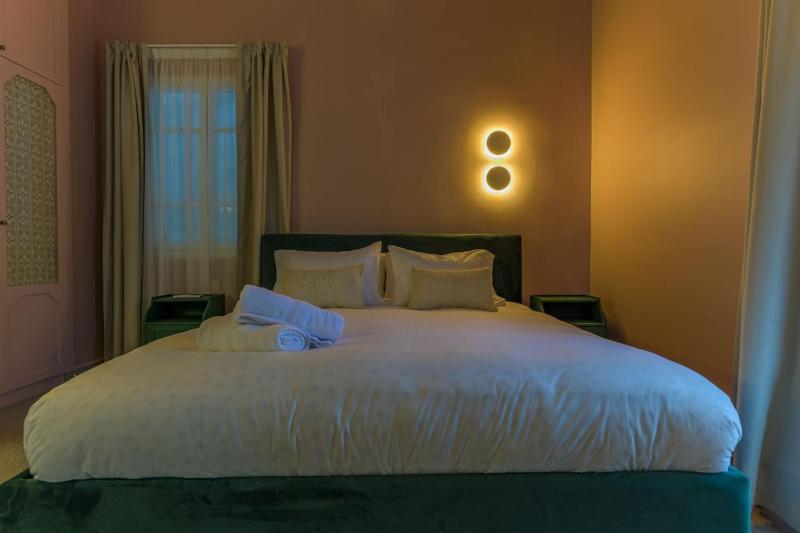 SÀWĀ Joury 1BR Rosy Apt with Bathtub in Mar Mikhael - image 3
