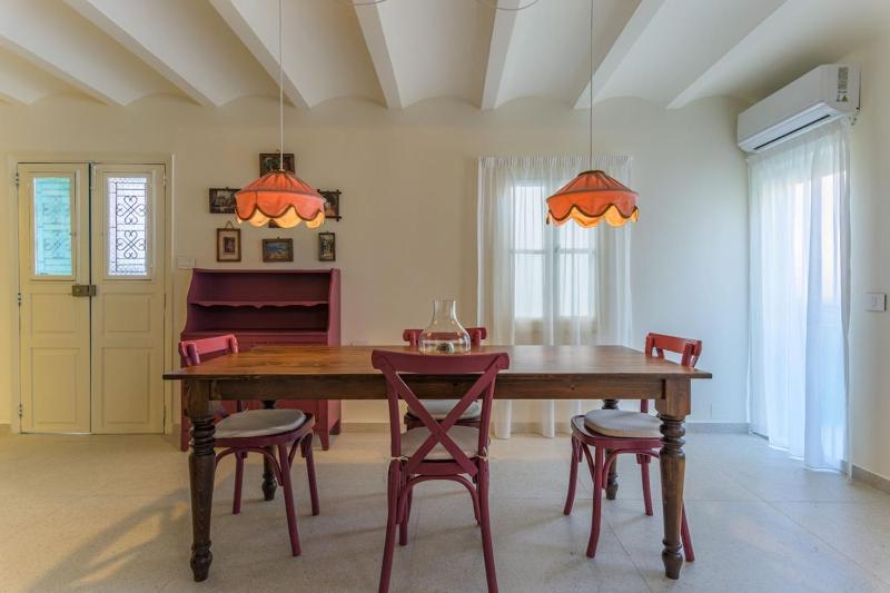 SÀWĀ Joury 1BR Rosy Apt with Bathtub in Mar Mikhael - image 11