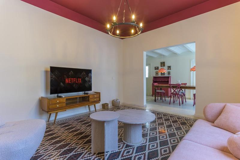 SÀWĀ Joury 1BR Rosy Apt with Bathtub in Mar Mikhael - image 9