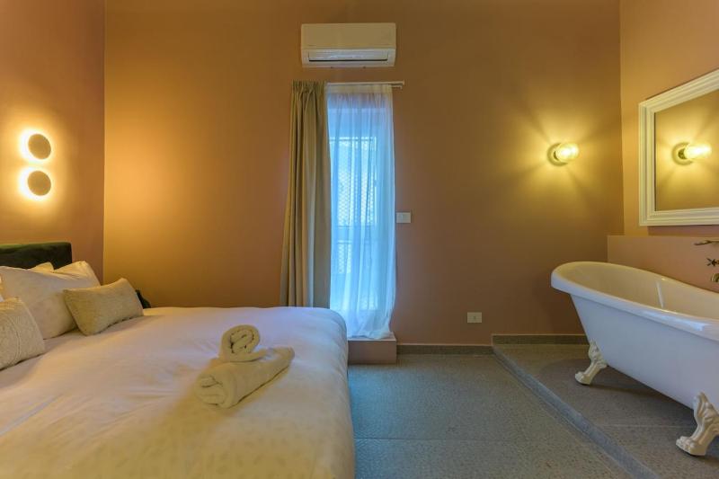 SÀWĀ Joury 1BR Rosy Apt with Bathtub in Mar Mikhael - image 12
