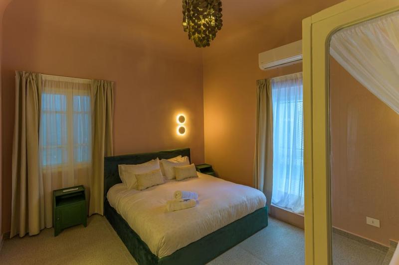 SÀWĀ Joury 1BR Rosy Apt with Bathtub in Mar Mikhael - image 15