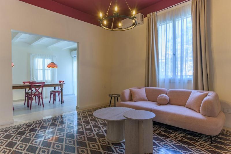 SÀWĀ Joury 1BR Rosy Apt with Bathtub in Mar Mikhael - image 16