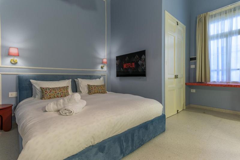 SÀWĀ Sama 1BR Sky Blue Apt in Mar Mikhael - image 4