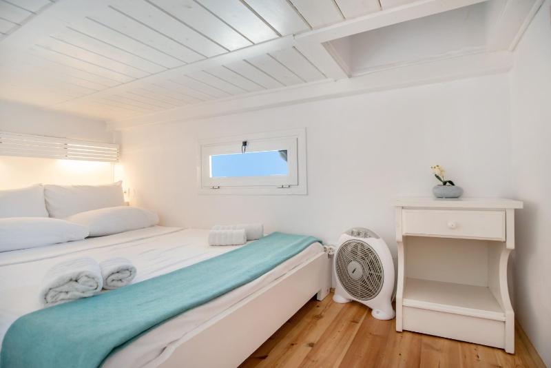 Anna's Apartment Marmara Paros - image 7
