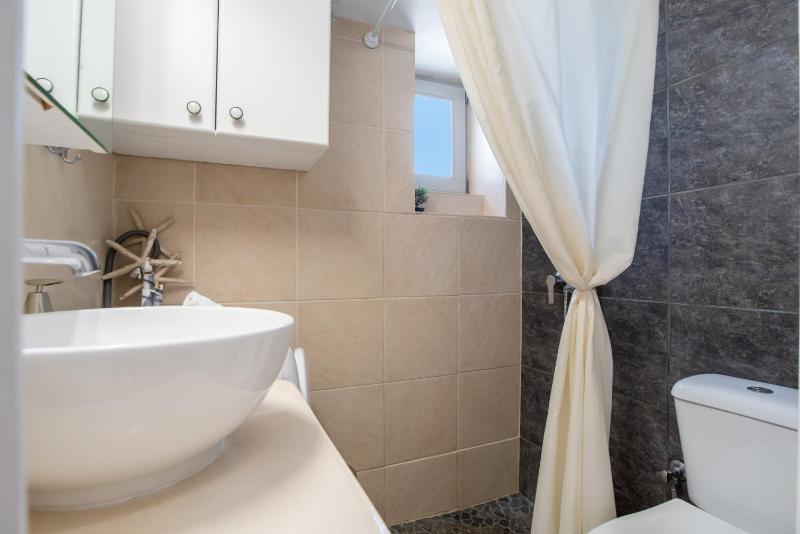 Anna's Apartment Marmara Paros - image 12